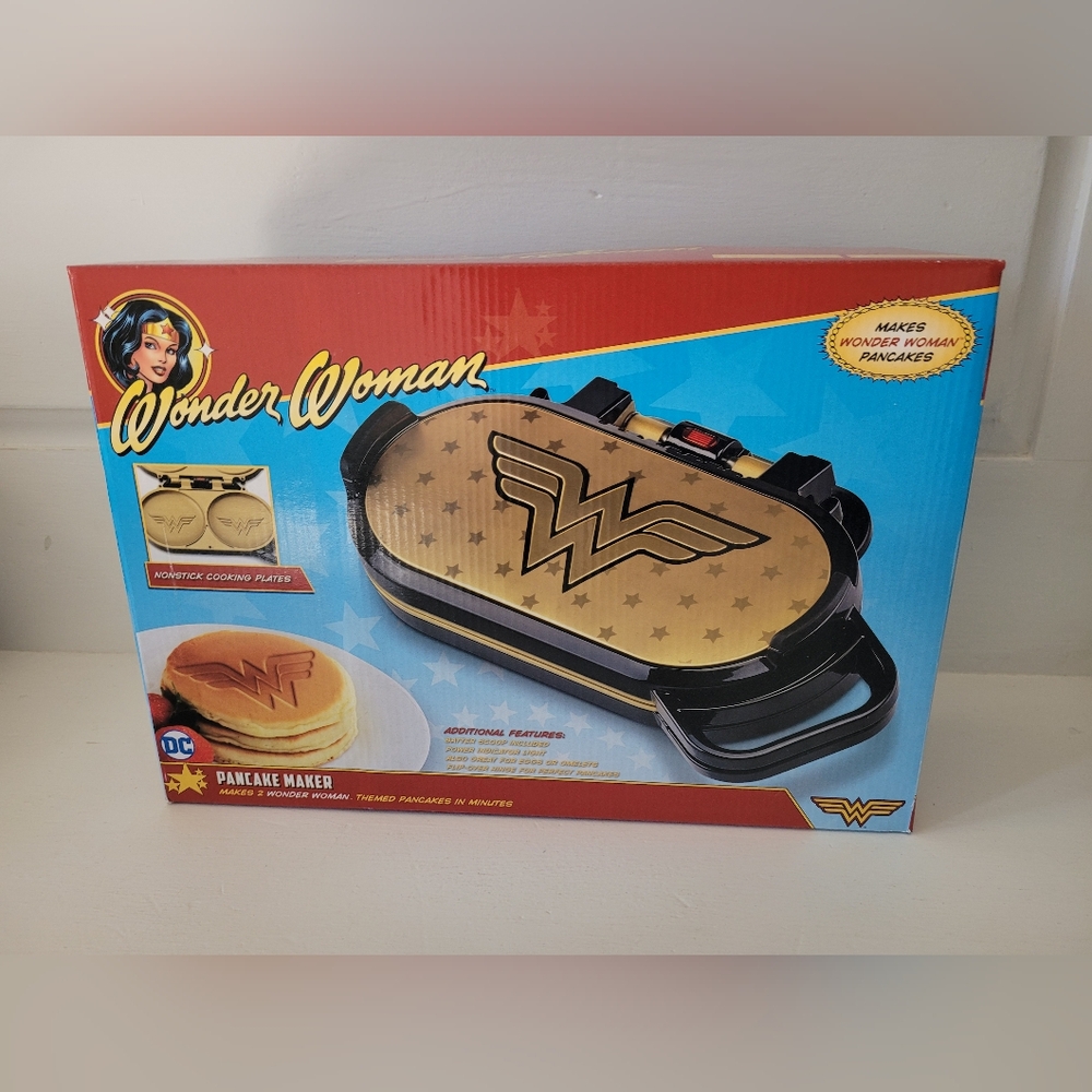 NEW in Box DC Comic's WONDERWOMAN Pancake Maker.